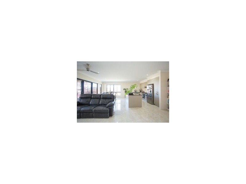 70 Valley Drive, Cannonvale QLD 4802