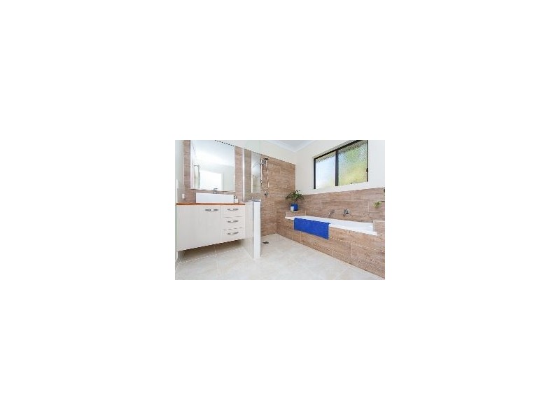 70 Valley Drive, Cannonvale QLD 4802