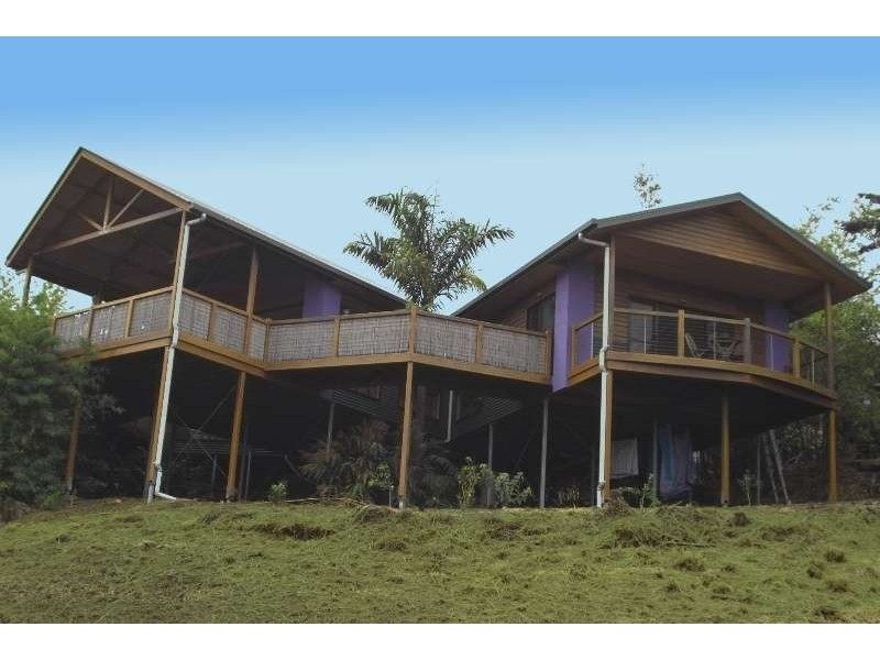 6 Daydream Court, Cannonvale QLD 4802
