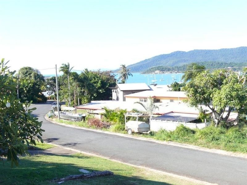 2 Hillcrest Avenue, Airlie Beach QLD 4802