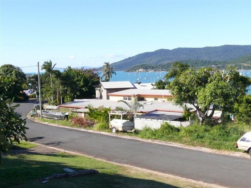 2 Hillcrest Avenue, Airlie Beach QLD 4802