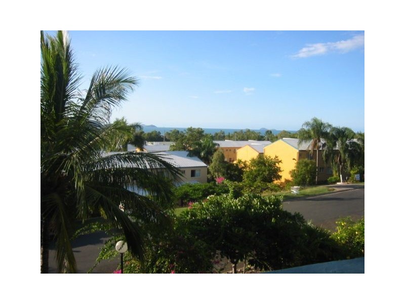 11/4 eshelby drive, Cannonvale QLD 4802