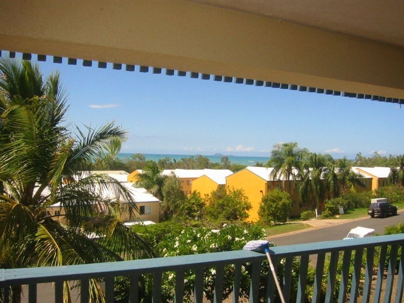 11/4 eshelby drive, Cannonvale QLD 4802