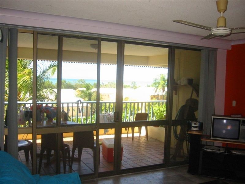 11/4 eshelby drive, Cannonvale QLD 4802