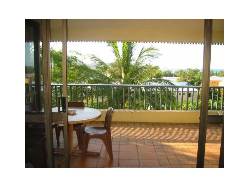 11/4 eshelby drive, Cannonvale QLD 4802