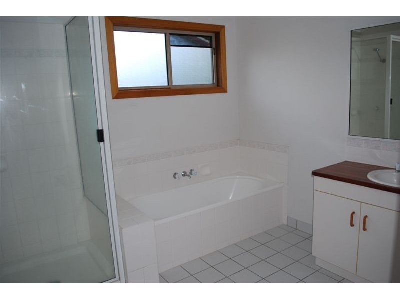 5 Grace Avenue, Cannonvale QLD 4802