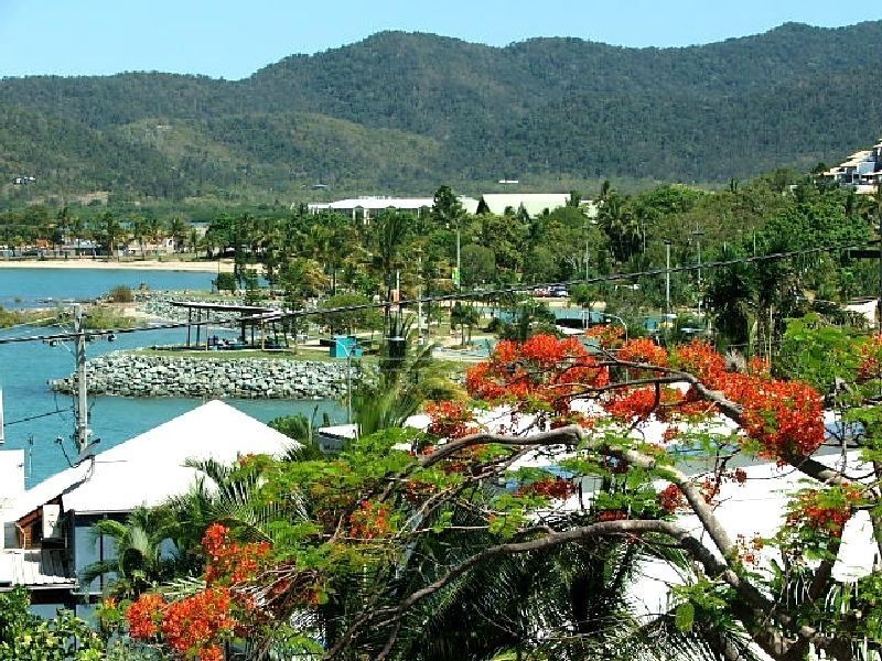 8 Hillcrest Avenue, Airlie Beach QLD 4802