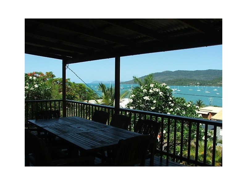 8 Hillcrest Avenue, Airlie Beach QLD 4802