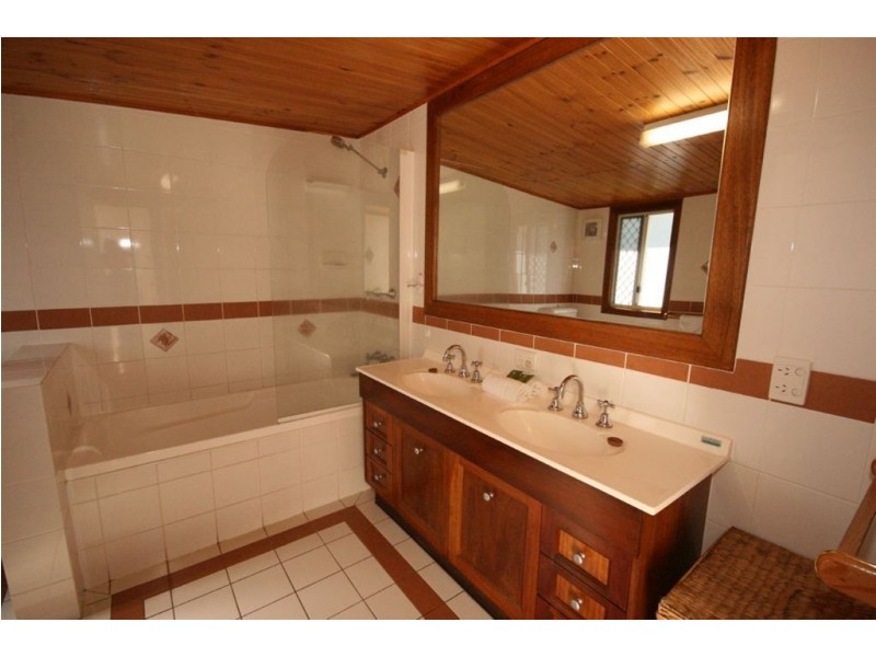 8 Hillcrest Avenue, Airlie Beach QLD 4802