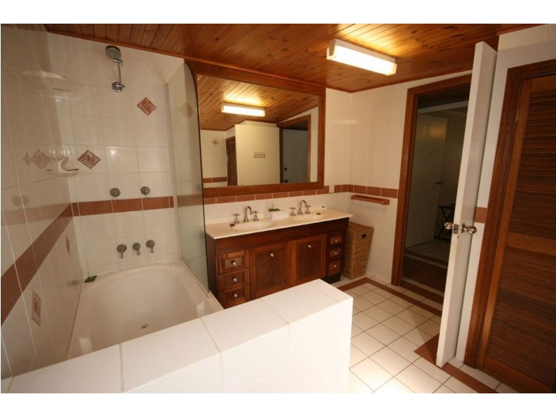 8 Hillcrest Avenue, Airlie Beach QLD 4802