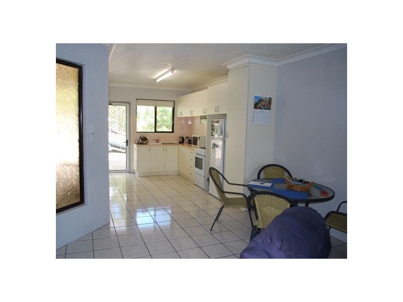 1/5 Pleasant, Cannonvale QLD 4802