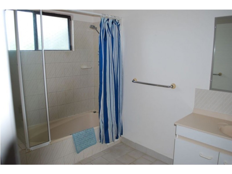 1/5 Pleasant, Cannonvale QLD 4802