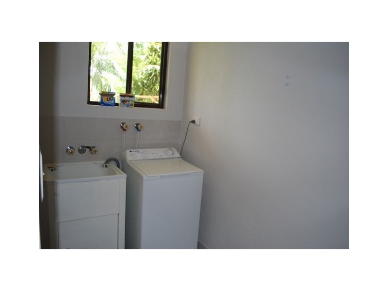 1/5 Pleasant, Cannonvale QLD 4802