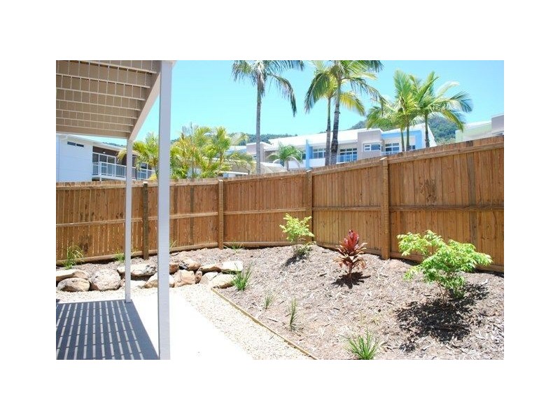 64/65 Manooka Drive, Cannonvale QLD 4802