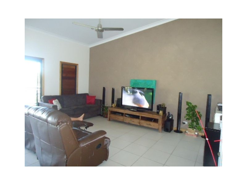 2/61 Country Road, Cannonvale QLD 4802