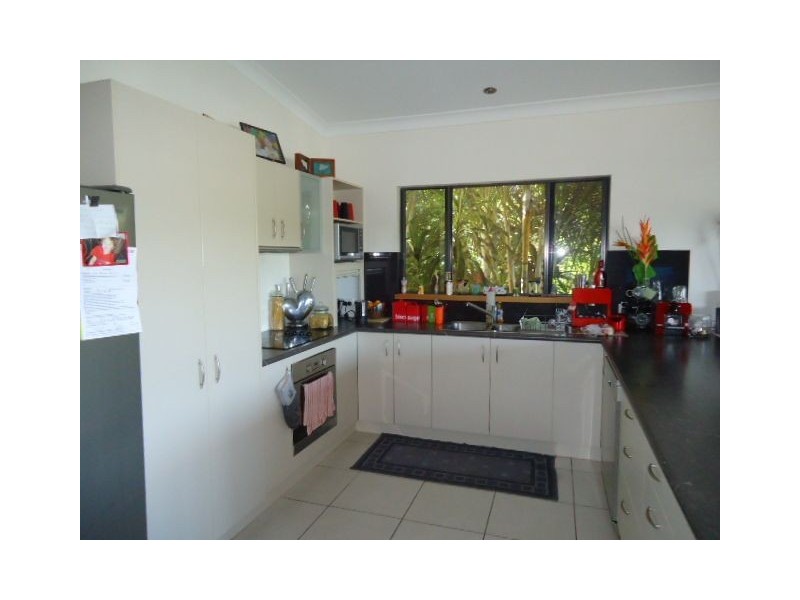 2/61 Country Road, Cannonvale QLD 4802