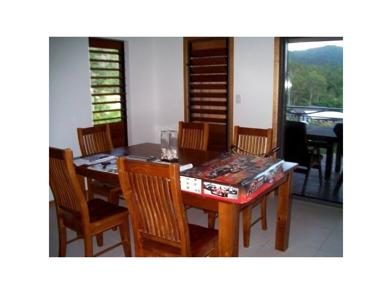 2/61 Country Road, Cannonvale QLD 4802