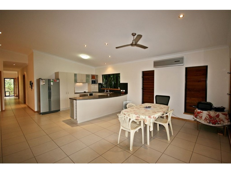 2/61 Country Road, Cannonvale QLD 4802