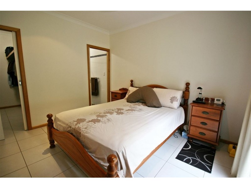 2/61 Country Road, Cannonvale QLD 4802