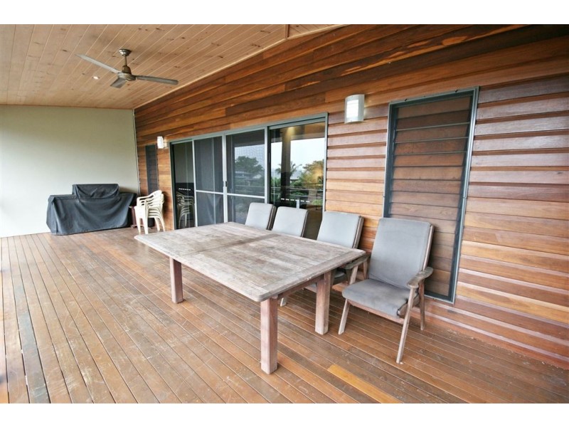 2/61 Country Road, Cannonvale QLD 4802