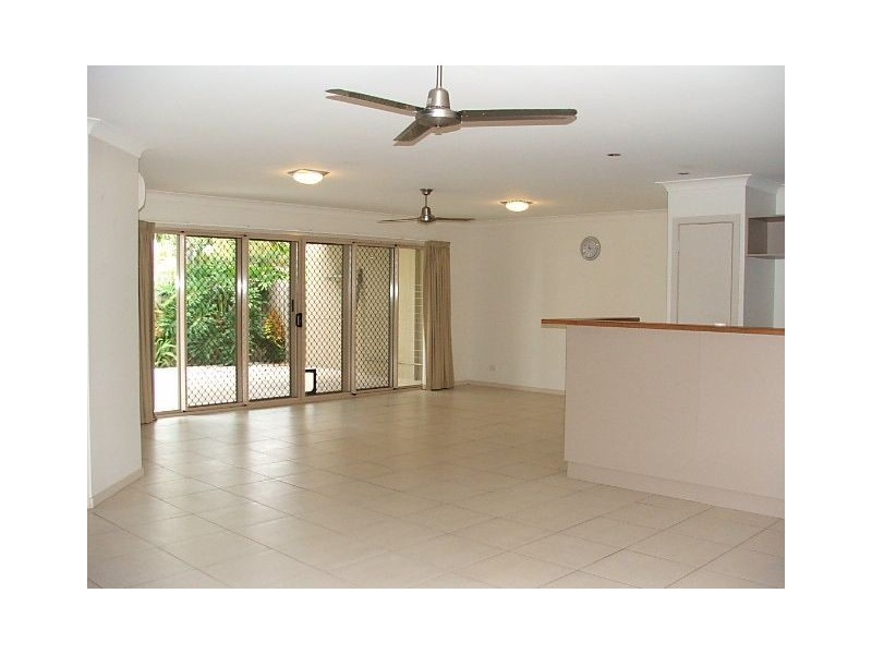 1/1 Wills Court, Cannonvale QLD 4802