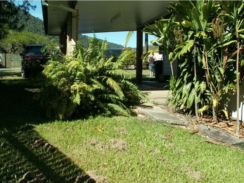 48 Manooka Drive, Cannonvale QLD 4802