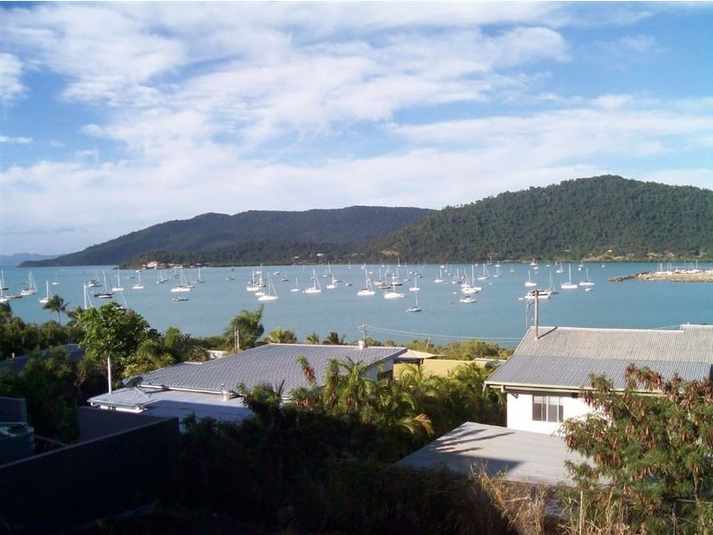 9 Summit Avenue, Airlie Beach QLD 4802