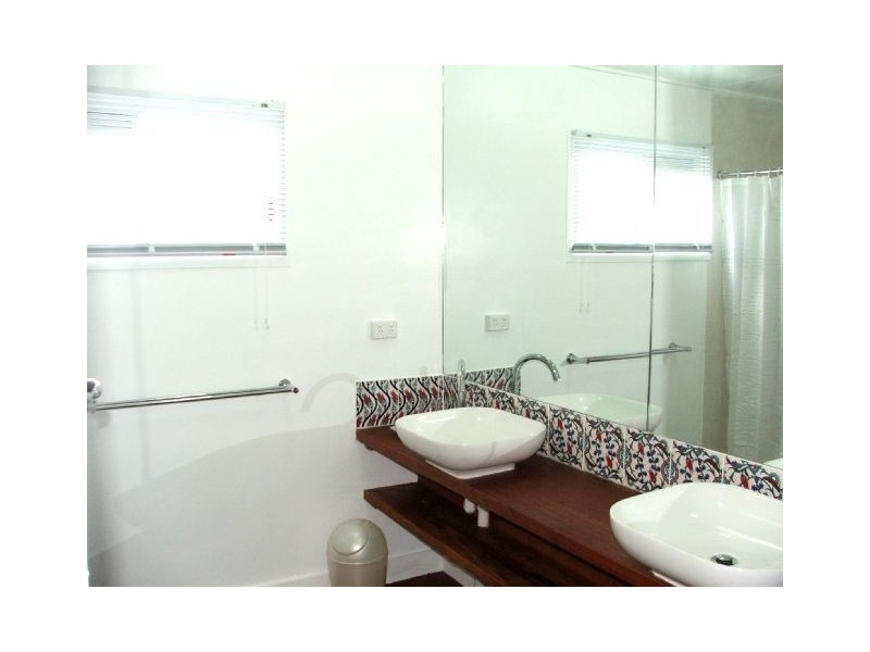 6 Broadwater Avenue, Airlie Beach QLD 4802