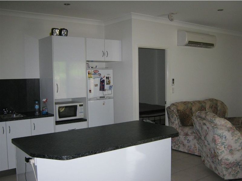 2/13 Ryben Court, Cannonvale QLD 4802