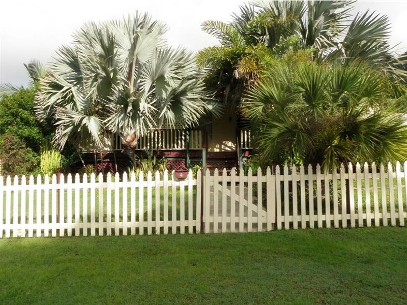 4 Cateran close, Cannonvale QLD 4802