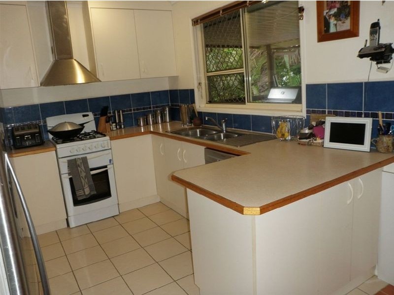 4 Cateran close, Cannonvale QLD 4802