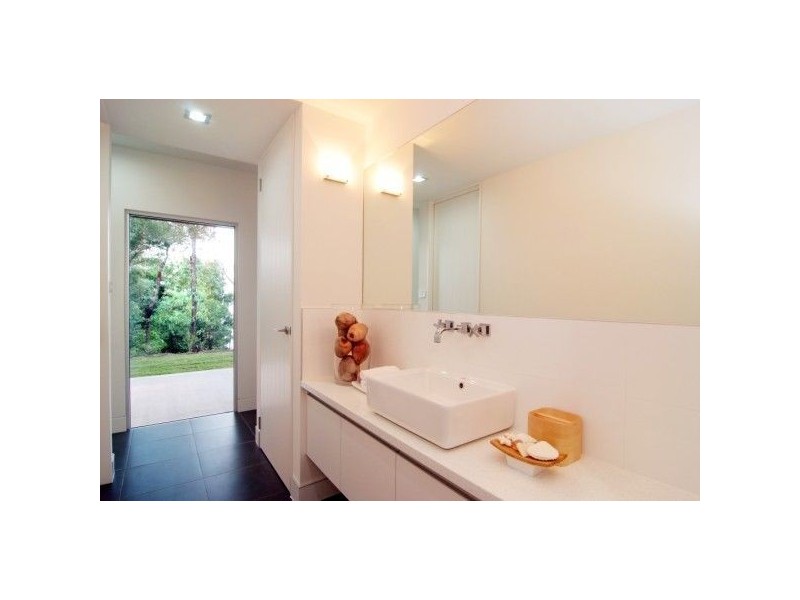 5 Harbour Avenue, Shute Harbour QLD 4802