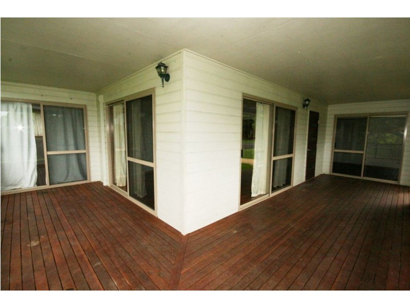 5 Grace Ave, Cannonvale QLD 4802