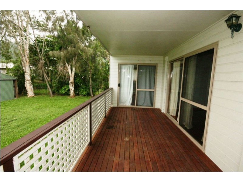 5 Grace Ave, Cannonvale QLD 4802