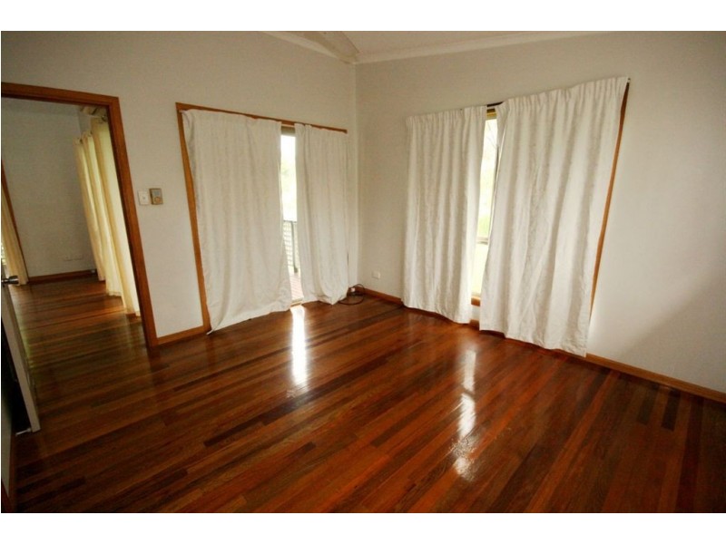 5 Grace Ave, Cannonvale QLD 4802