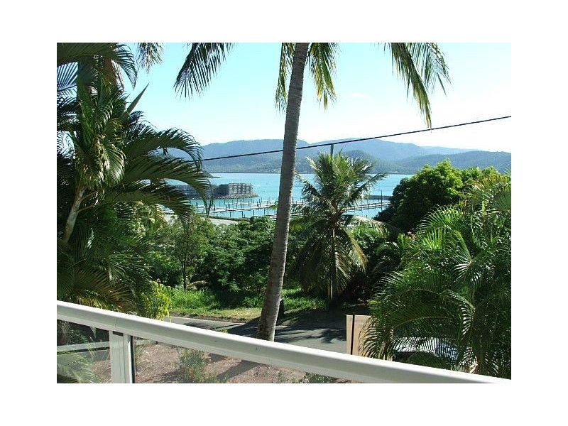2 Seascape/26 Airlie Crescent, Airlie Beach QLD 4802