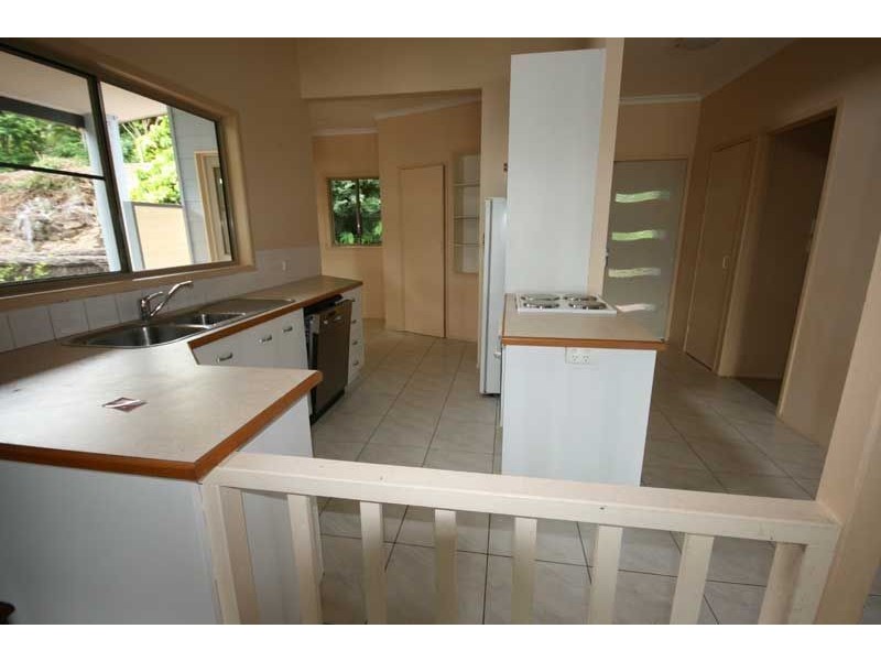 5 Woodwark Crescent, Cannonvale QLD 4802