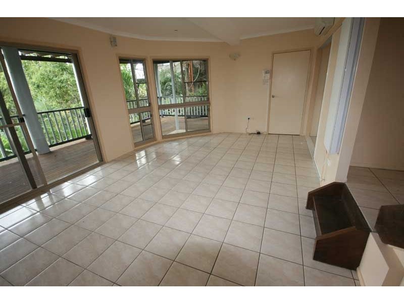 5 Woodwark Crescent, Cannonvale QLD 4802