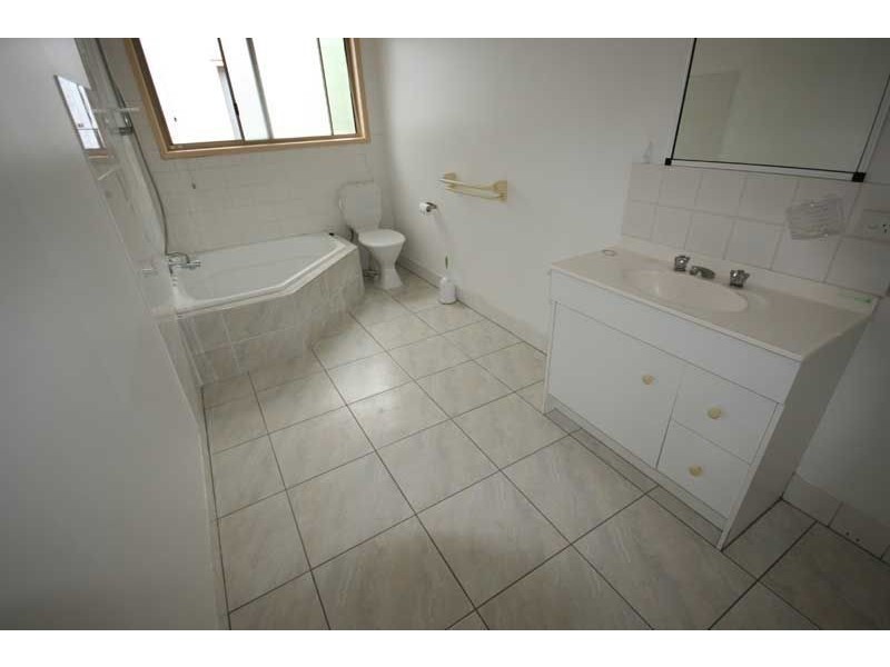 5 Woodwark Crescent, Cannonvale QLD 4802