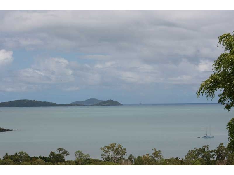 5 Woodwark Crescent, Cannonvale QLD 4802