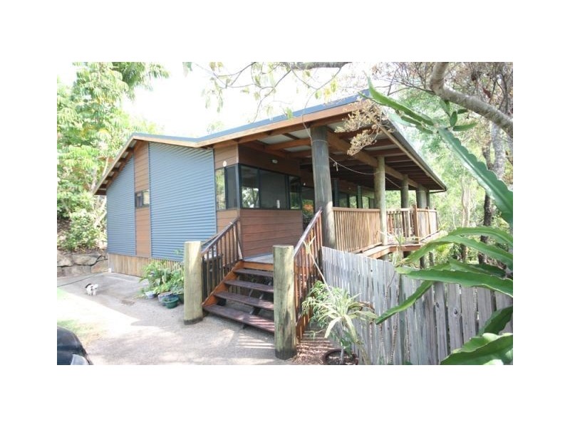 10 Macona Crescent, Cannonvale QLD 4802