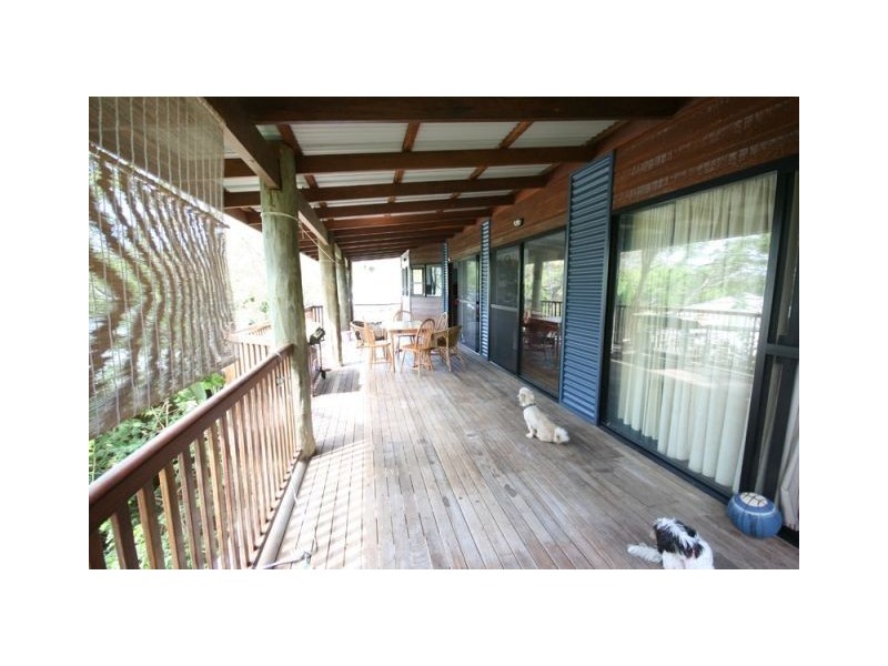 10 Macona Crescent, Cannonvale QLD 4802