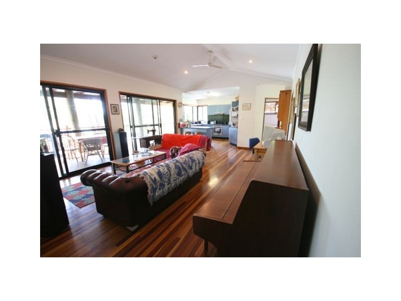 10 Macona Crescent, Cannonvale QLD 4802