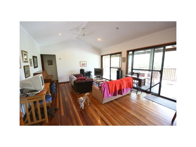 10 Macona Crescent, Cannonvale QLD 4802