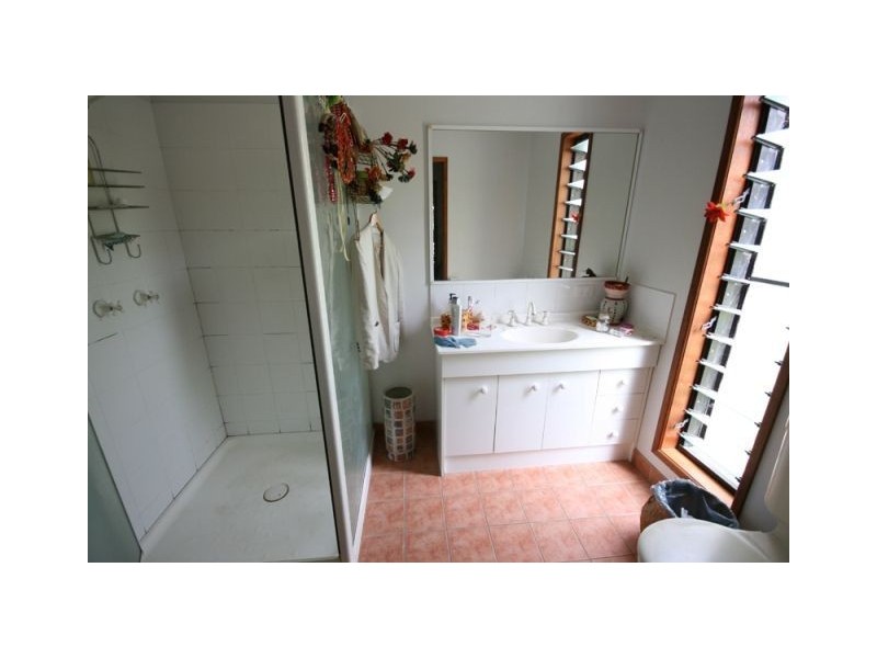 10 Macona Crescent, Cannonvale QLD 4802