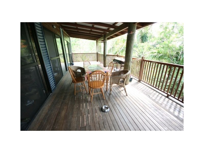 10 Macona Crescent, Cannonvale QLD 4802