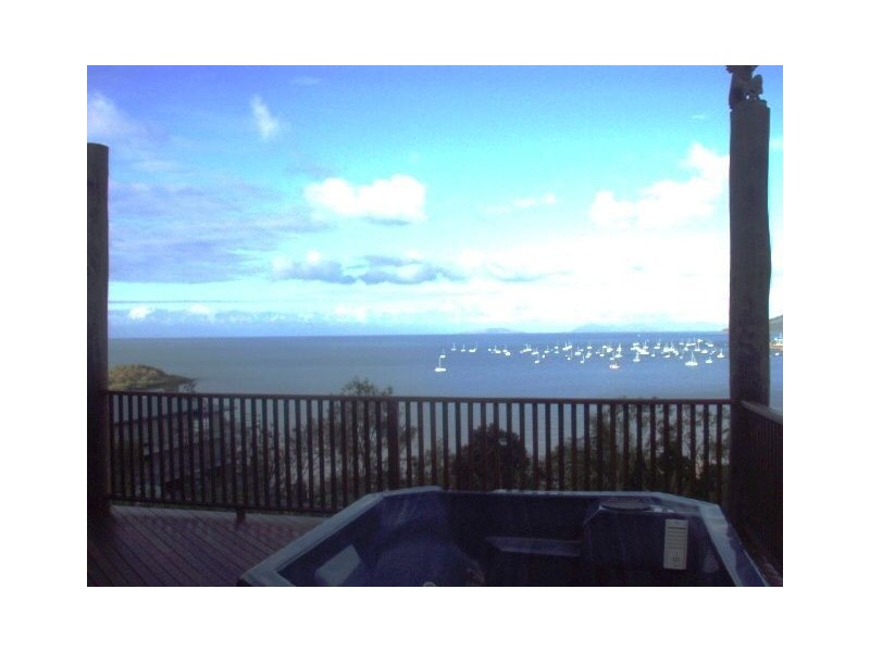 2 Stewart Drive, Cannonvale QLD 4802