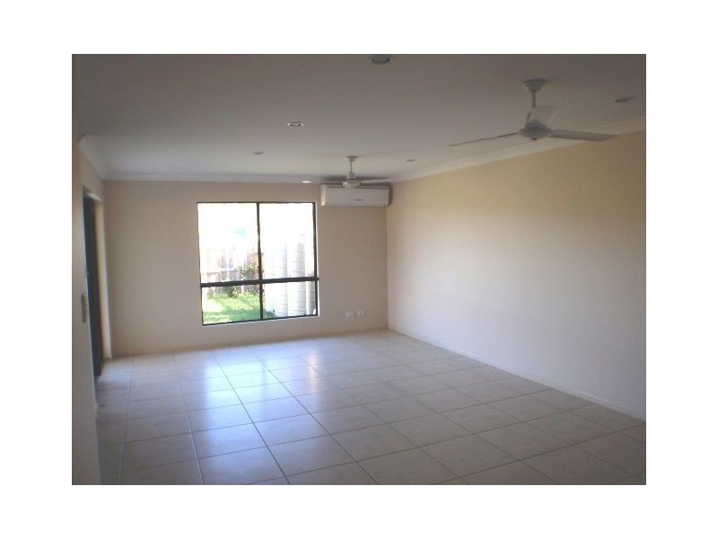 1 11 South Molle Boulevard, Cannonvale QLD 4802