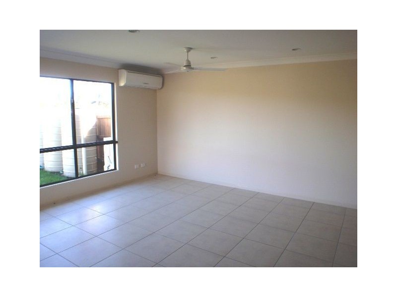 1 11 South Molle Boulevard, Cannonvale QLD 4802