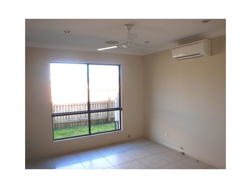 1 11 South Molle Boulevard, Cannonvale QLD 4802